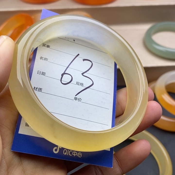 石英质玉未镶嵌手镯