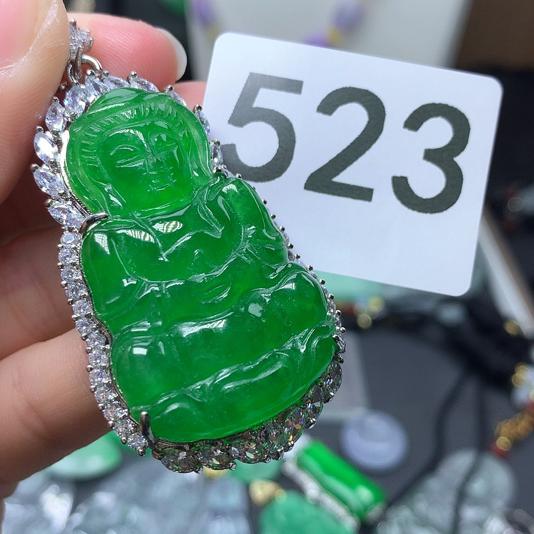 翡翠颈饰未镶嵌翡翠