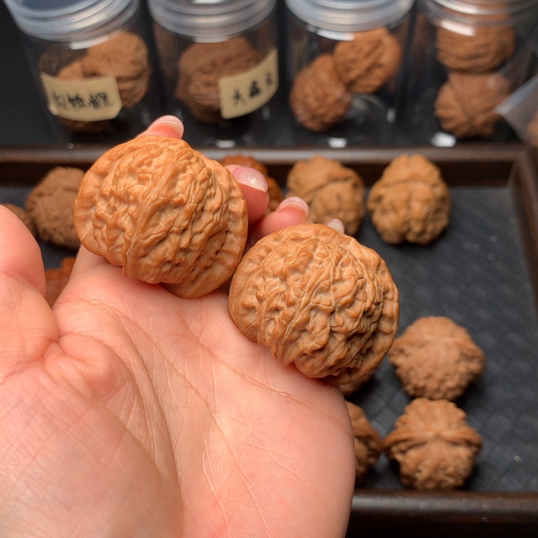 文玩核桃吊坠40白狮子