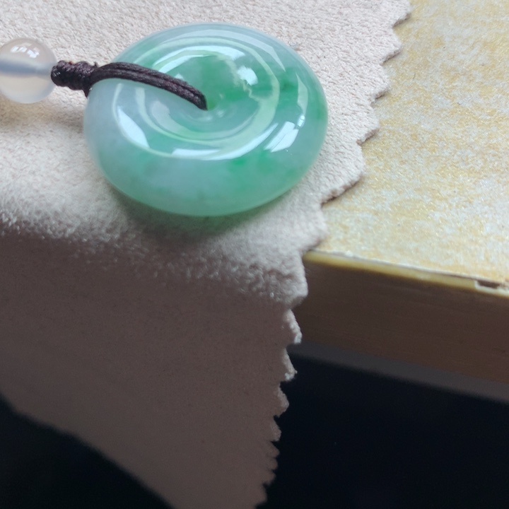 翡翠颈饰未镶嵌吊坠