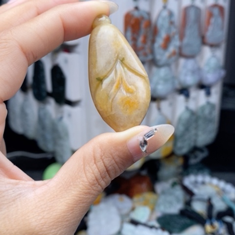 翡翠颈饰未镶嵌翡翠