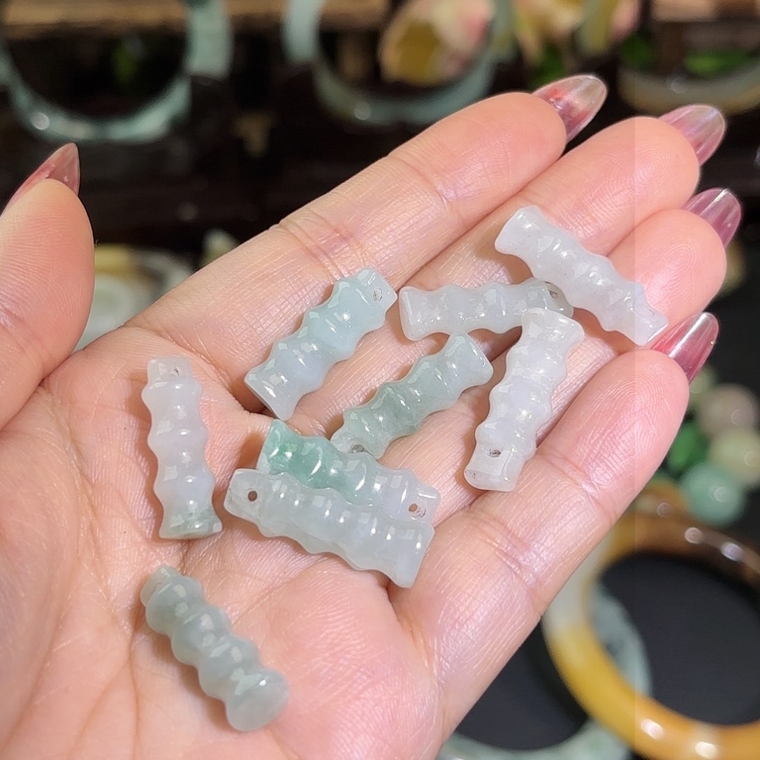 翡翠颈饰未镶嵌9个竹节一起99