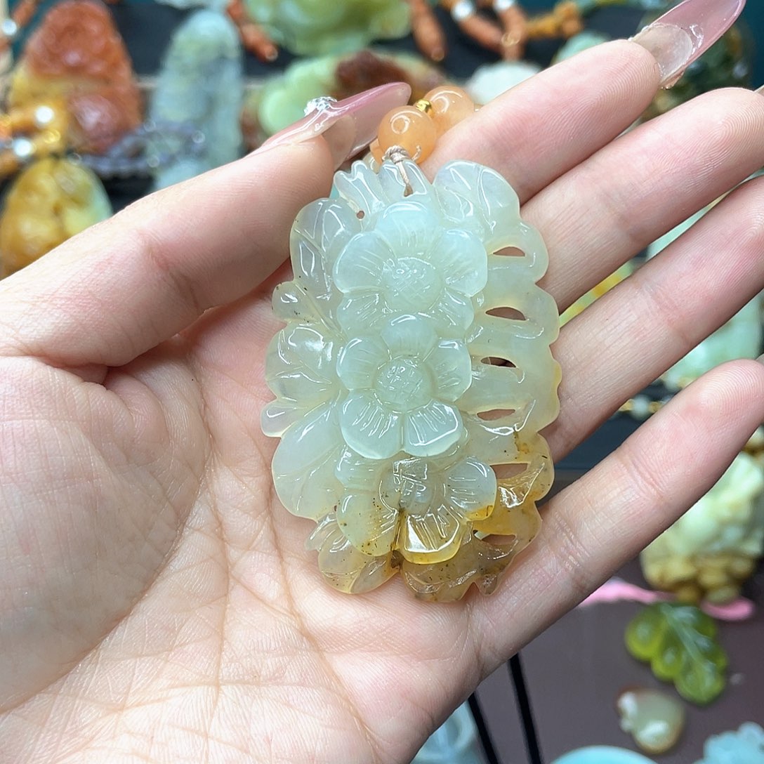 蛇纹石玉颈饰未镶嵌