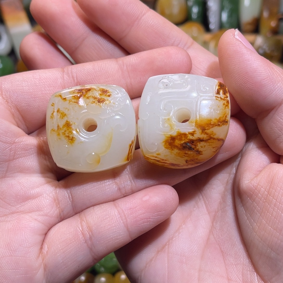 和田玉配饰未镶嵌红*