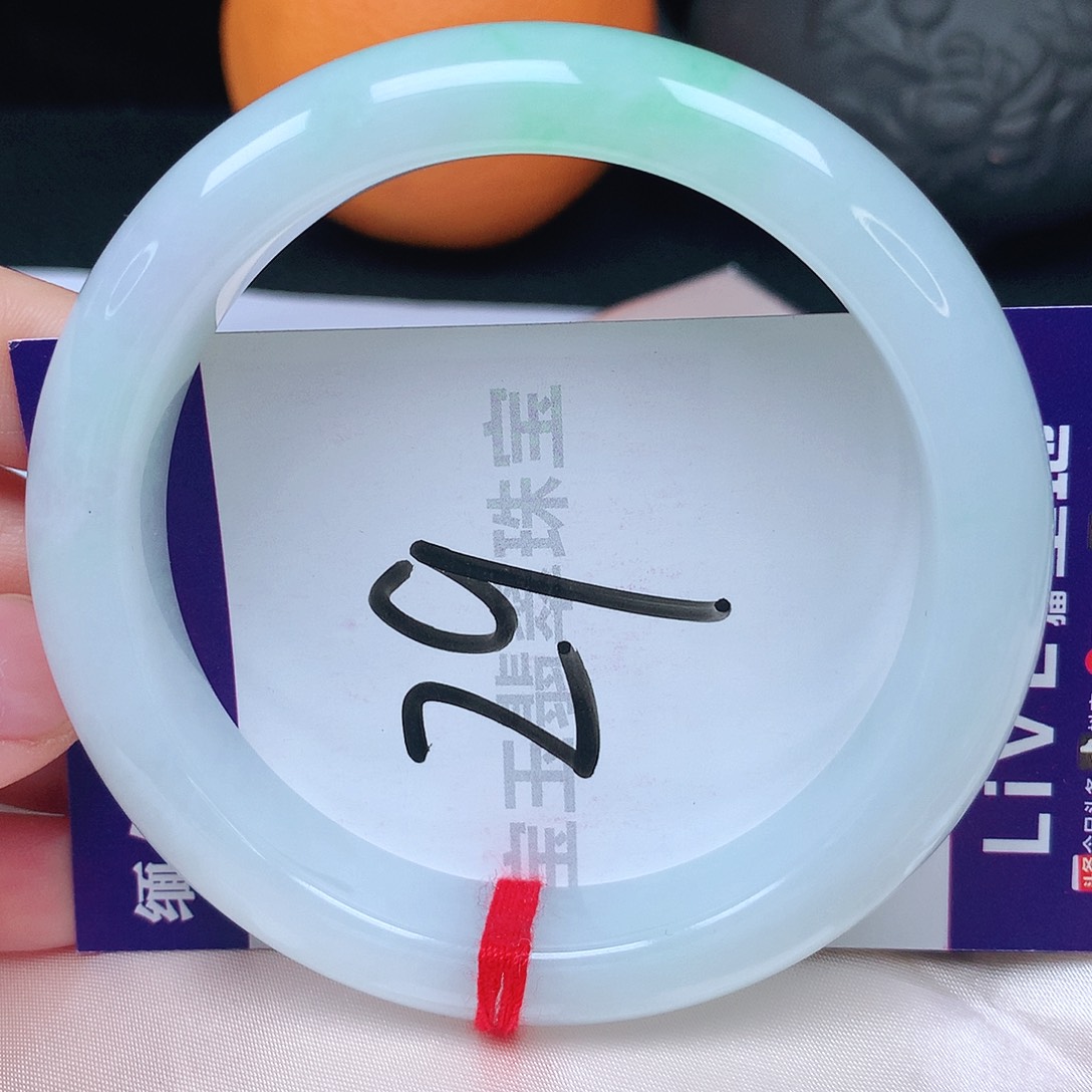 翡翠手镯未镶嵌60圈口