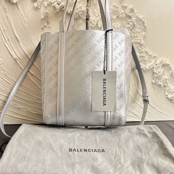 95新/巴黎世家/市场价99999/包包/250313XZ0019