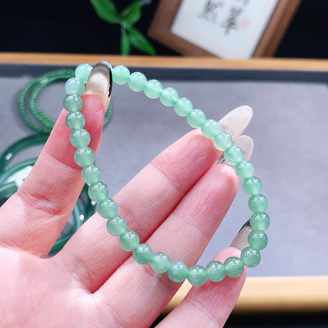 翡翠手镯（圆镯）未镶嵌