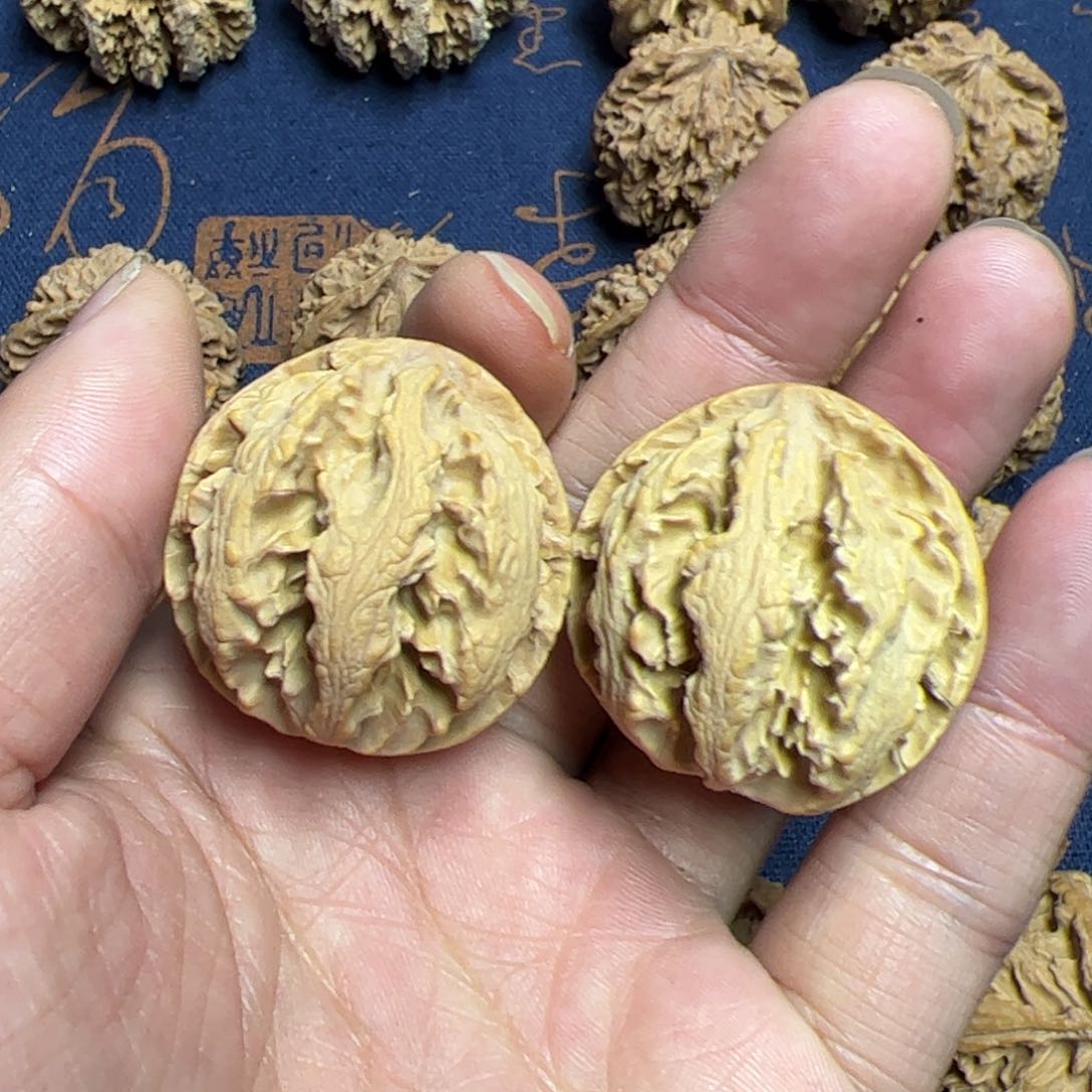 文玩核桃把件秦岭野生植物核桃