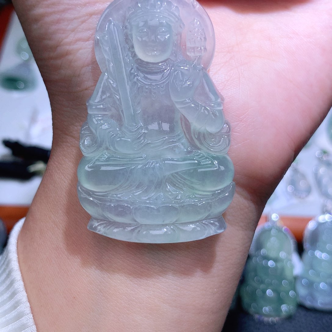 翡翠未镶嵌颈饰虚空藏