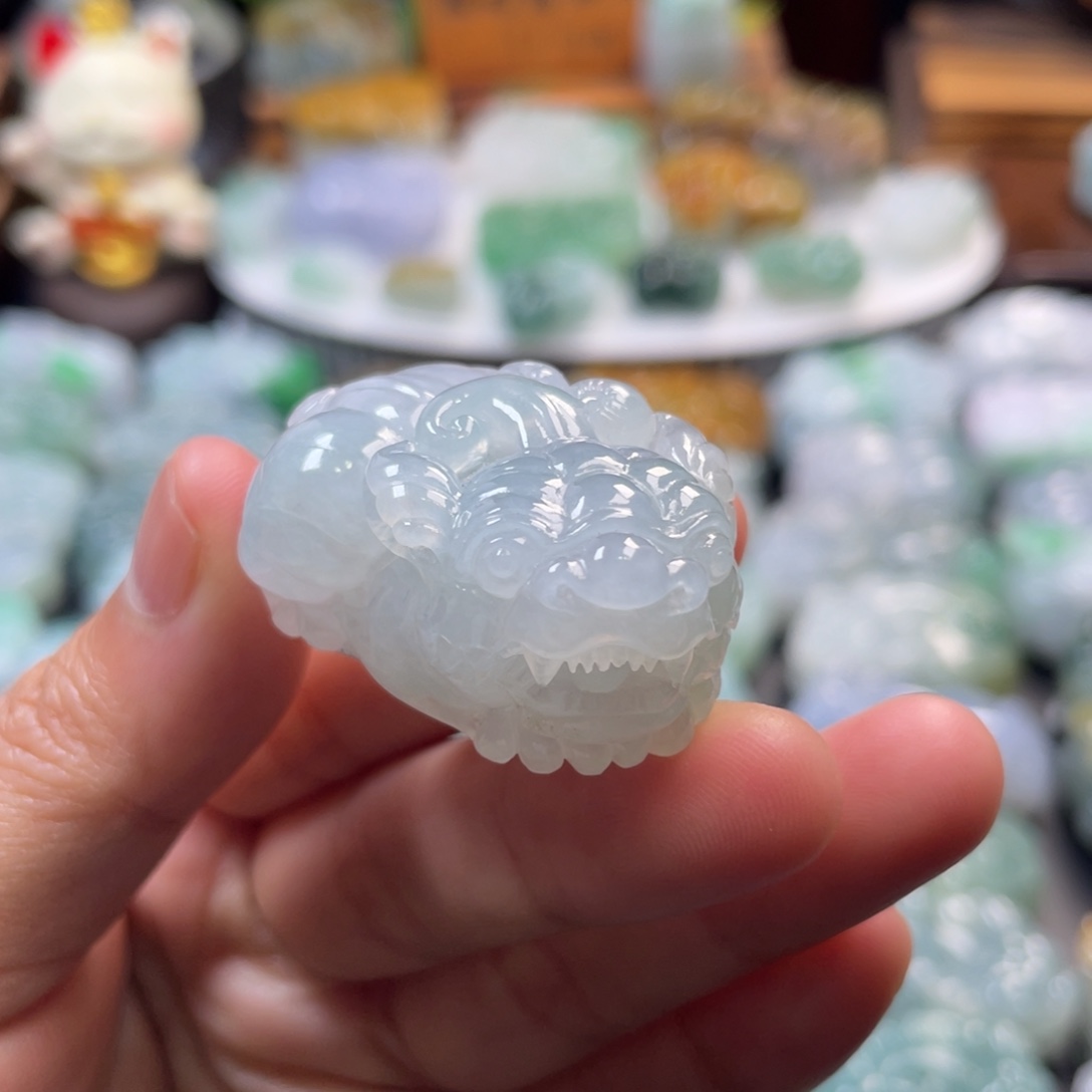 翡翠未镶嵌颈饰貔貅