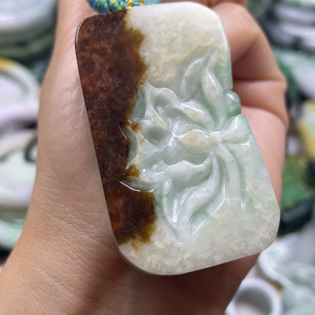 翡翠未镶嵌颈饰牌子