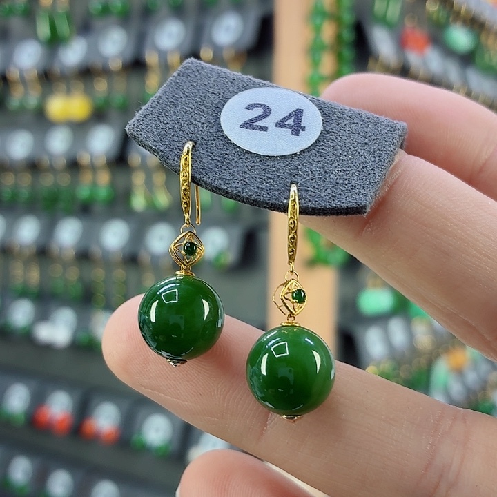 和田玉18K金镶嵌耳饰