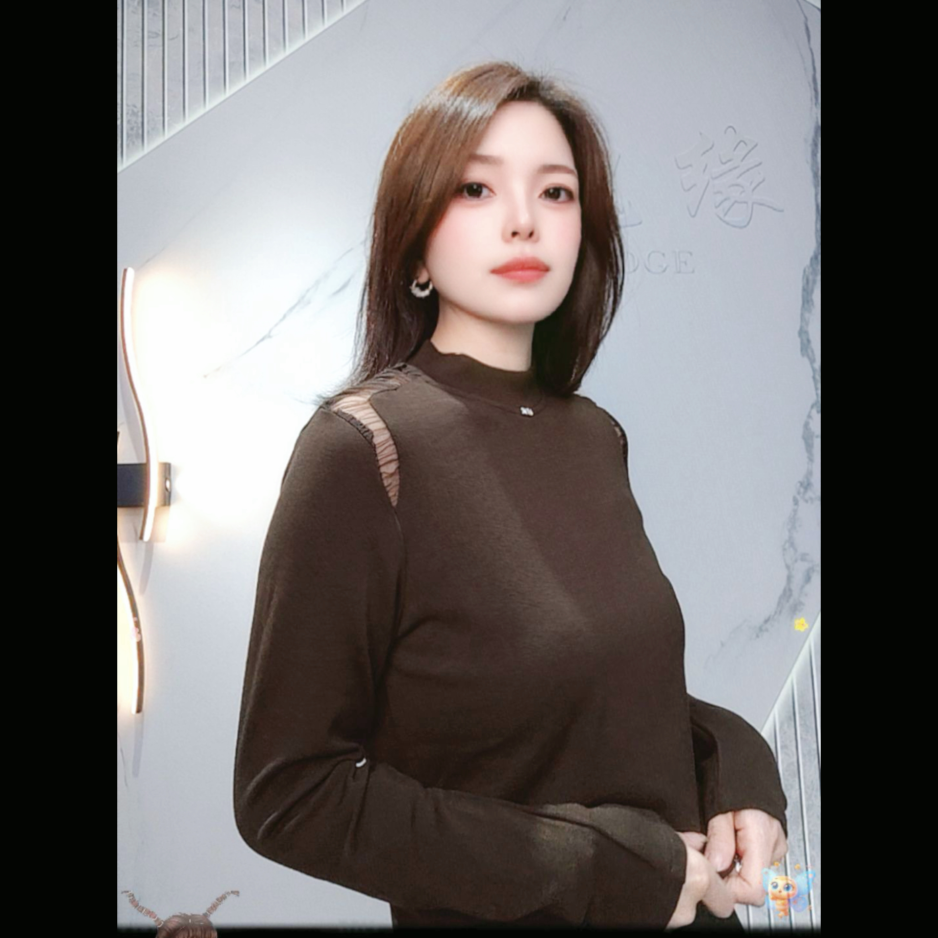 【玫瑰缘】秋季百搭简约时尚显瘦洋气淑女风蕾丝中领小性感长袖上衣