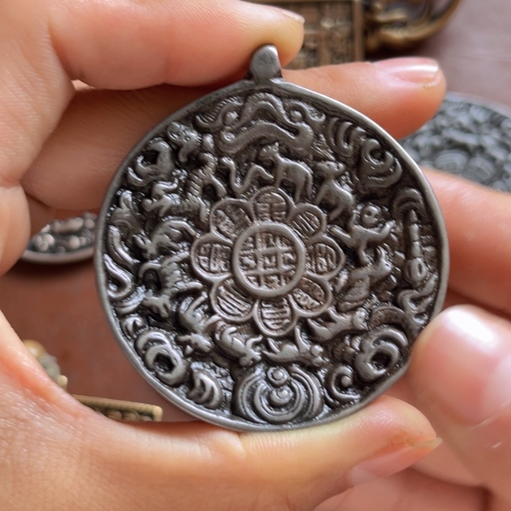 颈饰琉璃遗*者喜欢的朋友