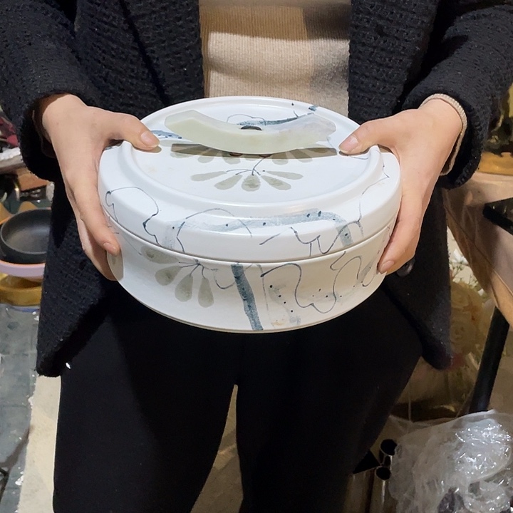 陶瓷花瓶，茶杯茶具。