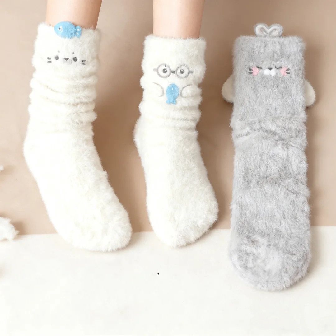 【6双】卡通白色小海豹毛绒袜子女中筒冬季保暖居家地板袜ins堆堆zk