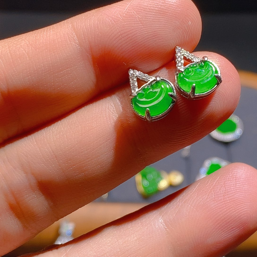 翡翠耳饰未镶嵌            