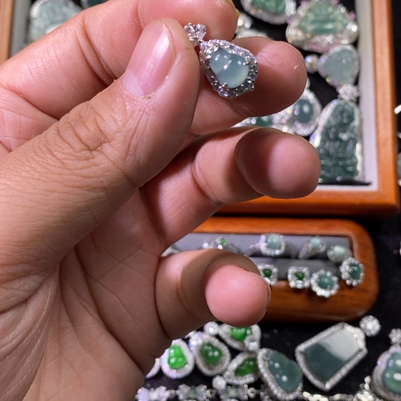 【闪购商品】翡翠颈饰未镶嵌天然