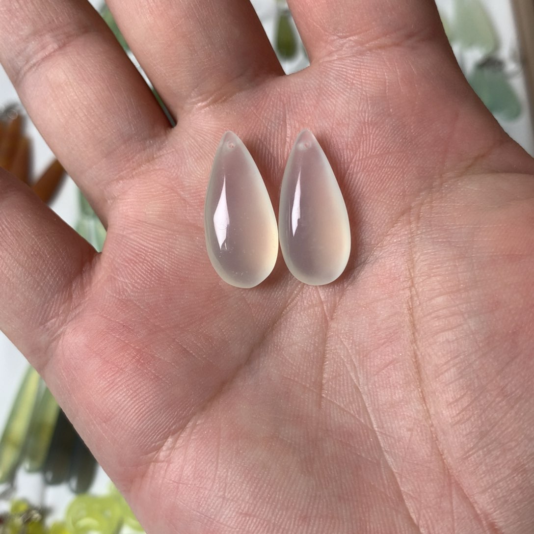 蛇纹石玉耳环未镶嵌