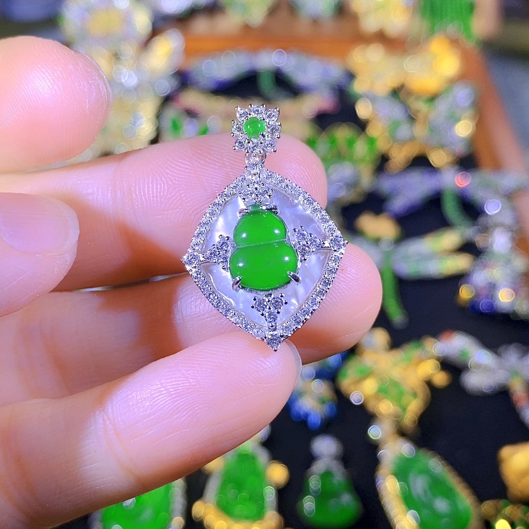 颈饰银S925镶嵌翡翠