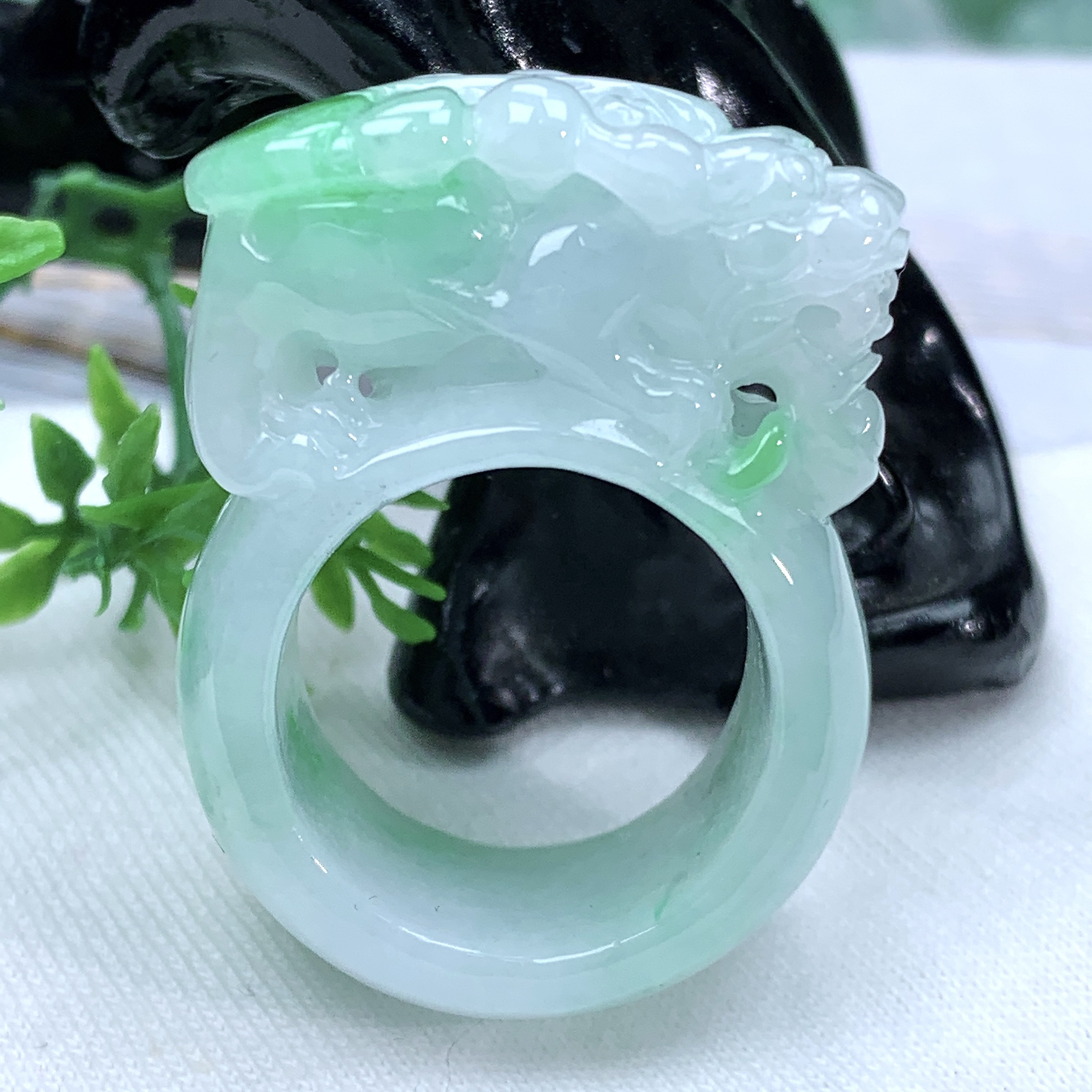 天然缅甸翡翠A货冰润飘阳绿貔貅戒指内径20.3−13−4.9mm