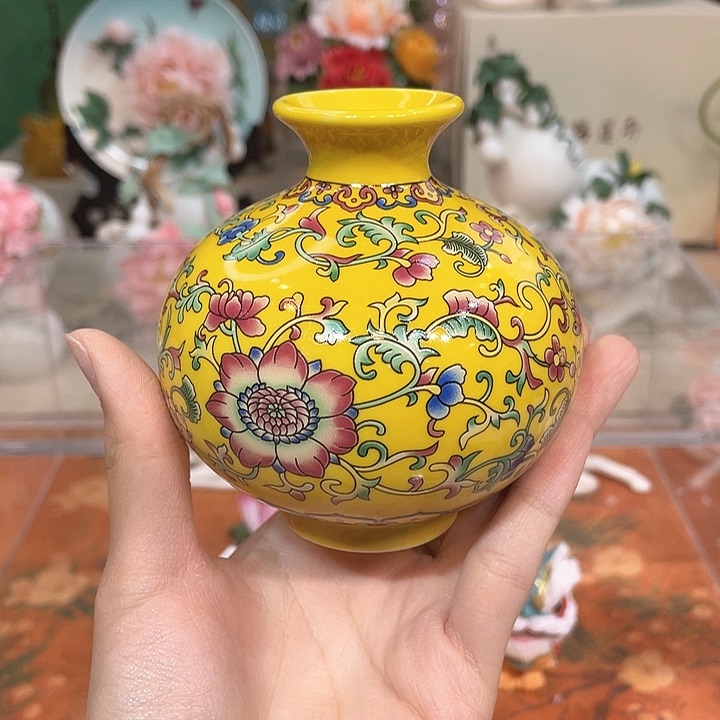 手工陶瓷精致摆件