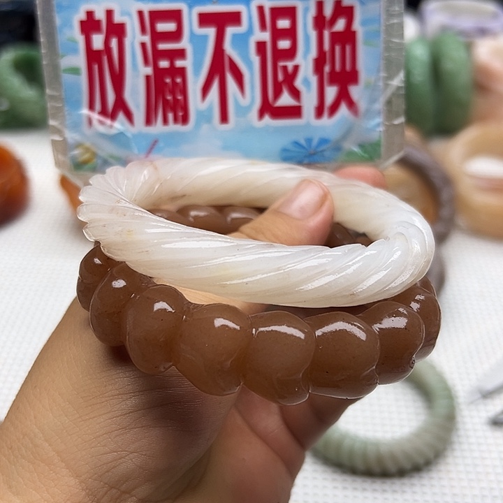 未镶嵌手镯石英岩玉