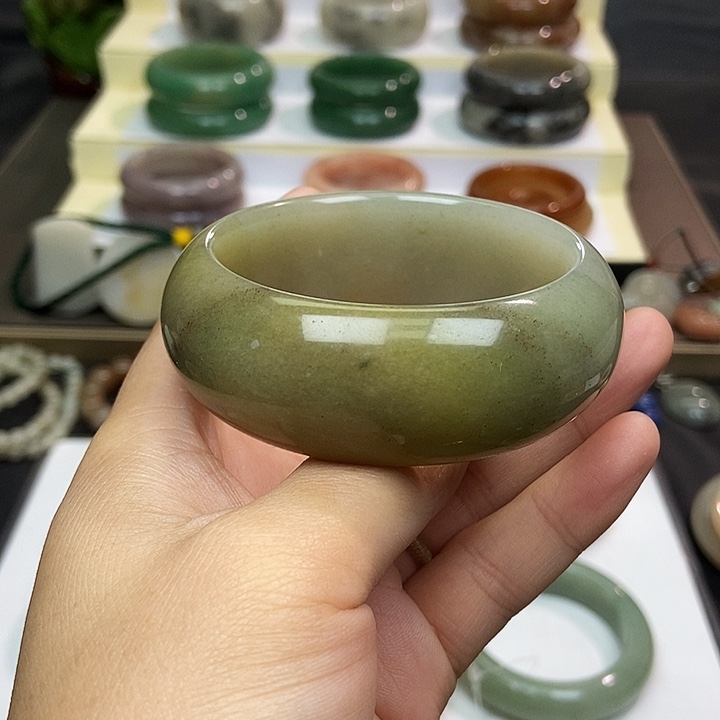 石英质玉手镯未镶嵌