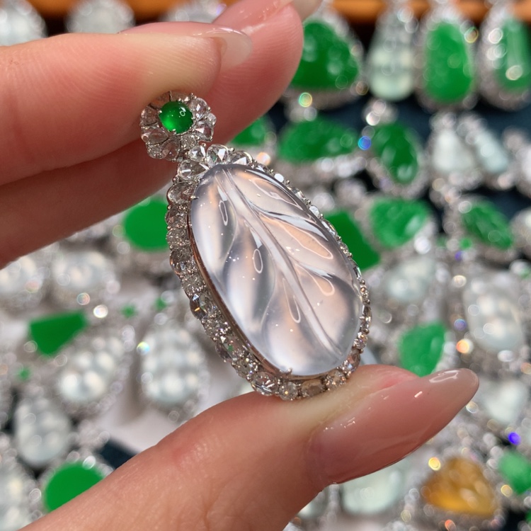 【闪购商品】翡翠颈饰18K金镶嵌叶子