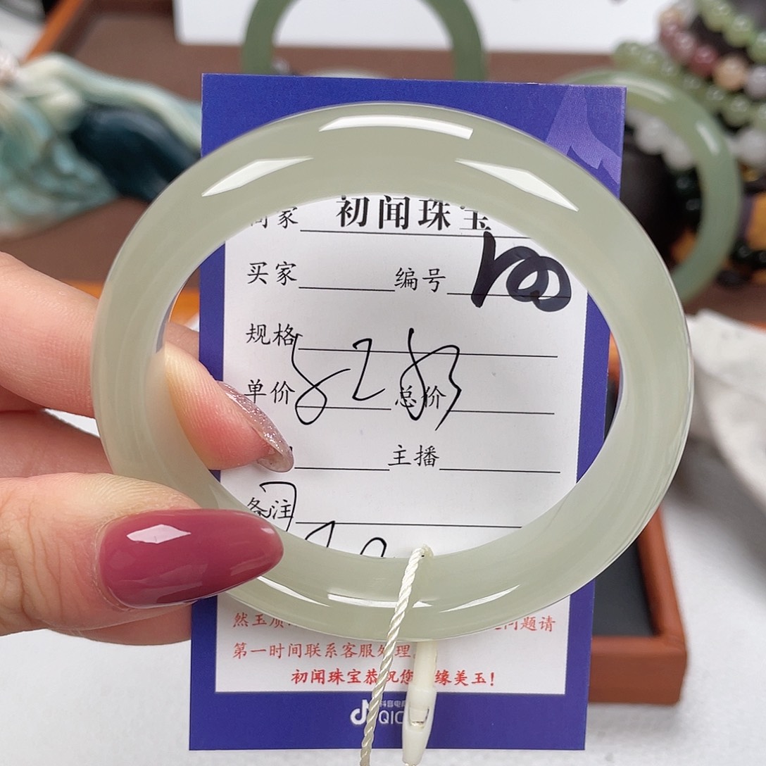 未镶嵌手镯和田玉