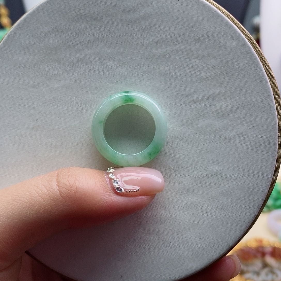 翡翠戒圈未镶嵌戒指