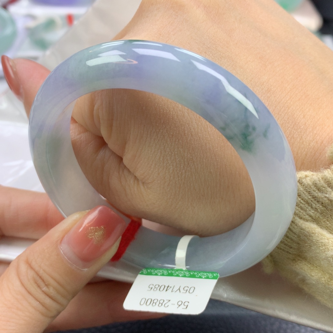 翡翠手镯未镶嵌56圈