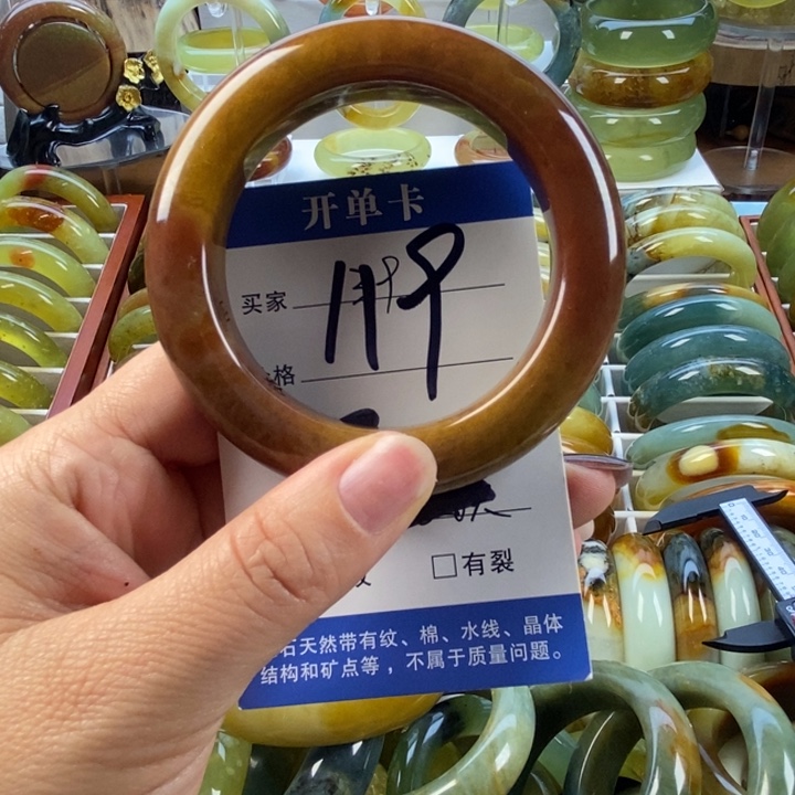 蛇纹石玉未镶嵌手镯辽阳红56（瑕）