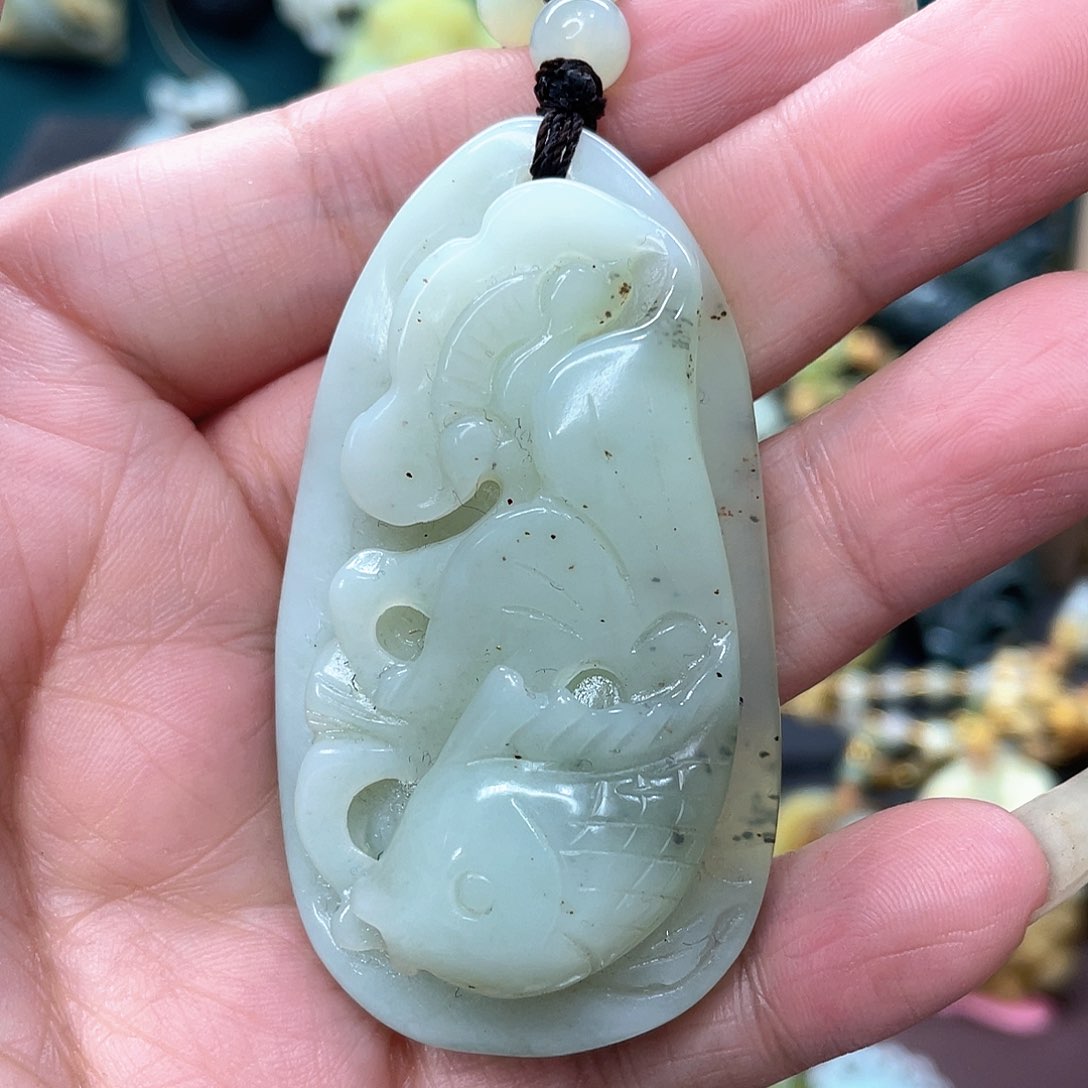 蛇纹石玉颈饰未镶嵌