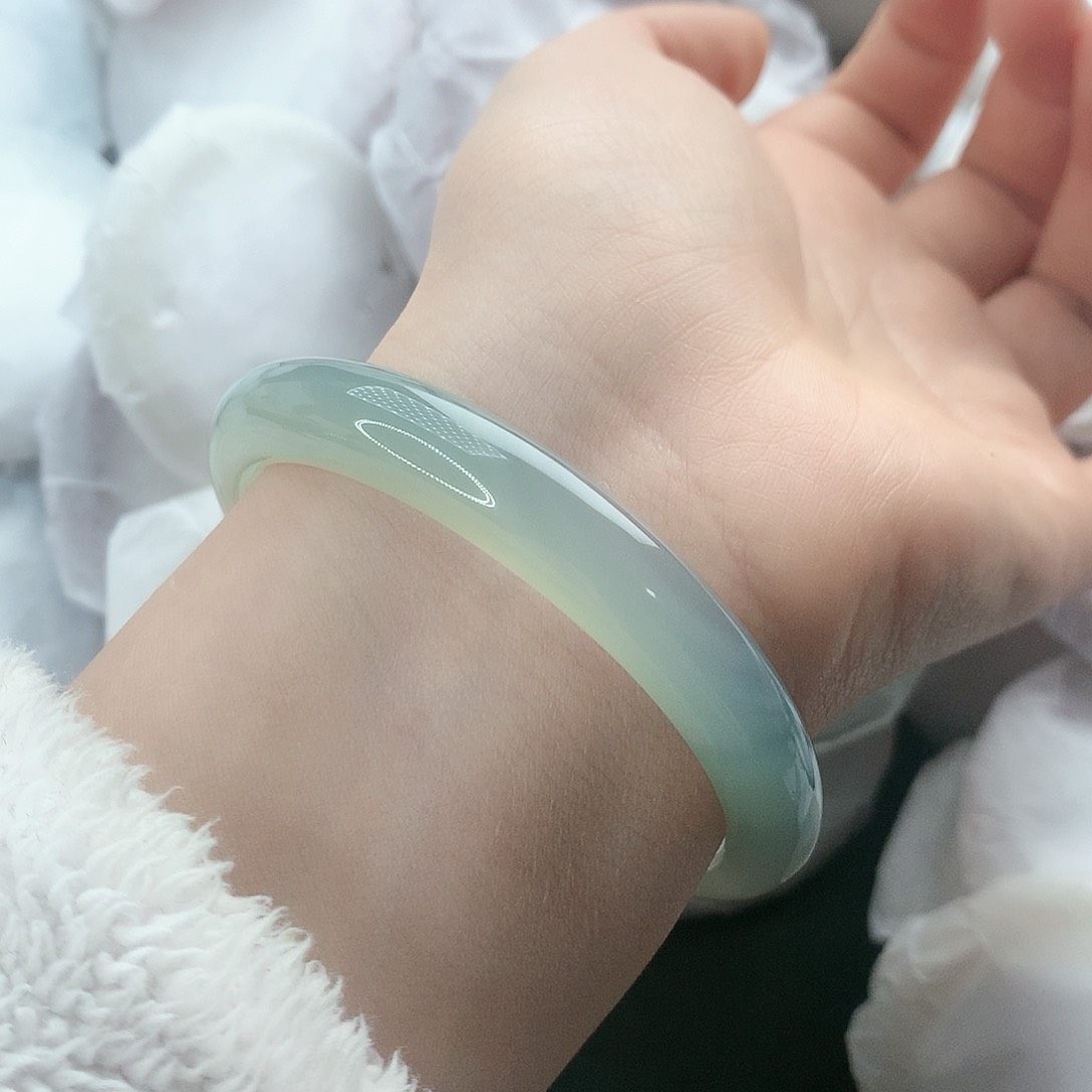 玛瑙/玉髓手镯未镶嵌62