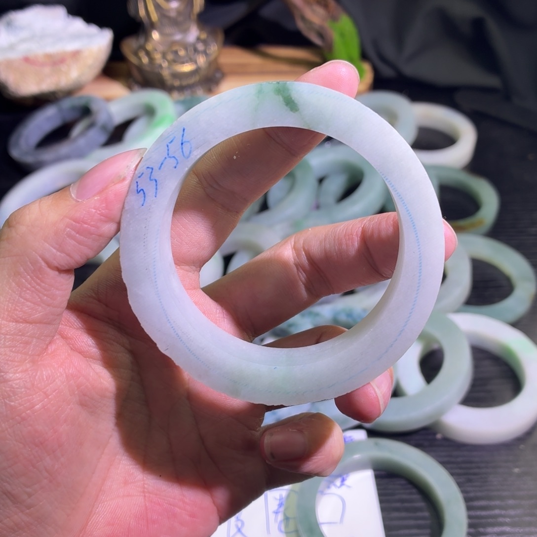 宋***o定制翡翠未镶嵌天然翡翠A货毛胚手镯定制