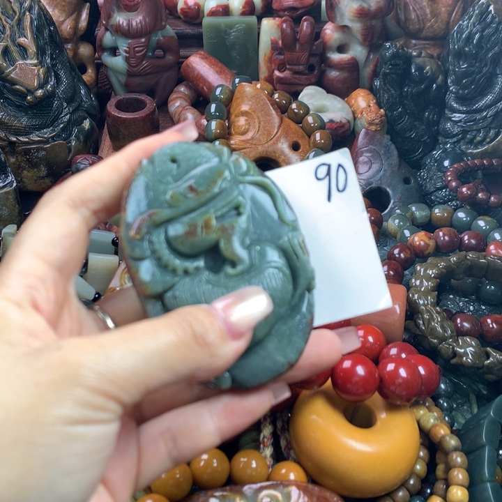 透闪石质玉未镶嵌车挂