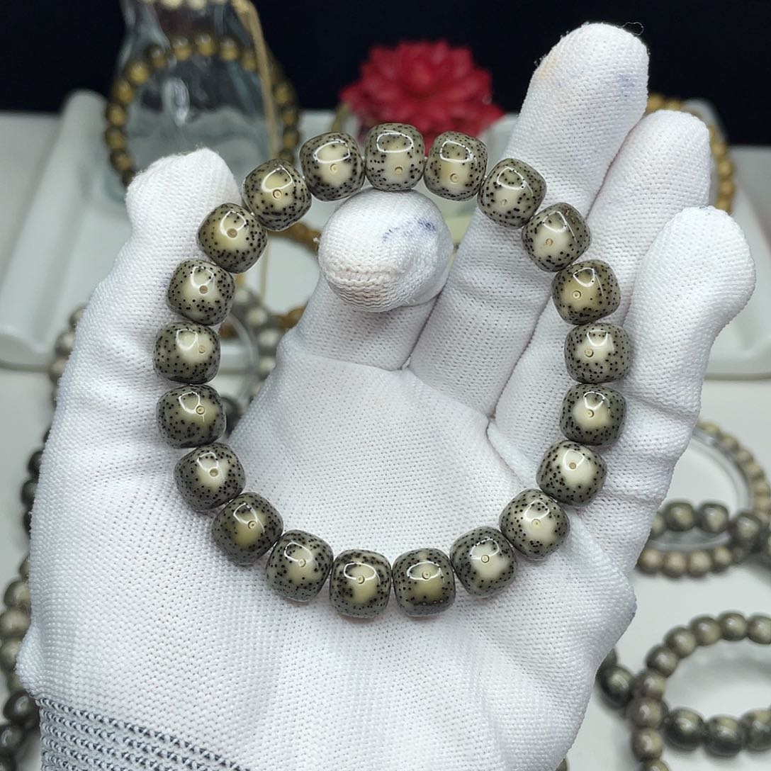 星月菩提手串咖***馍11mm绿包白双留白