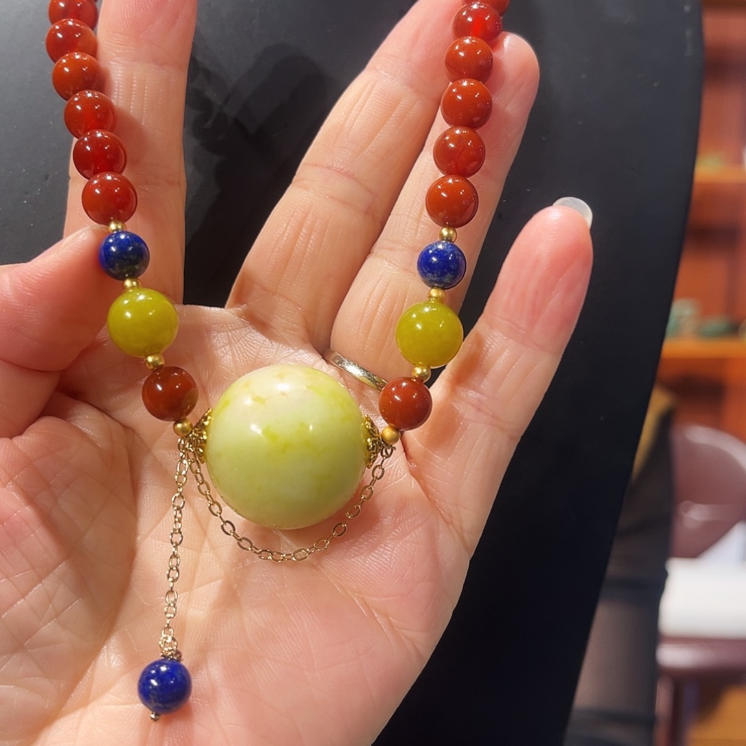 颈饰未镶嵌和田玉（糖玉）