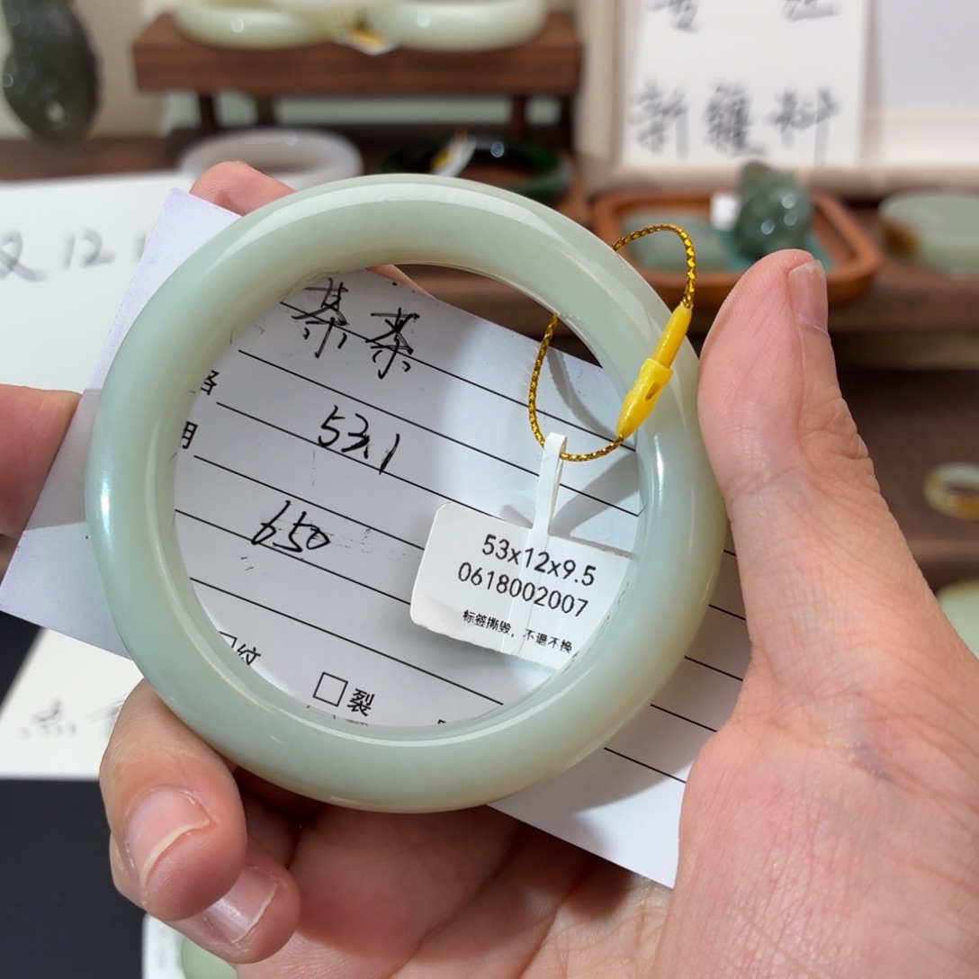 茶***）和田玉未镶嵌手镯