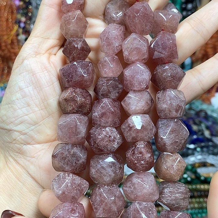 玛瑙/玉髓未镶嵌珠宝半成品天然草莓晶随型