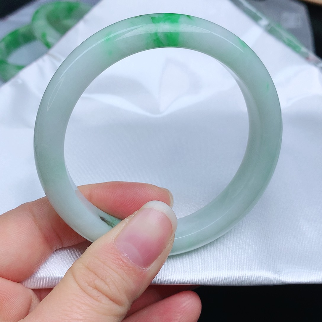 翡翠手镯未镶嵌8410ccvvbbb