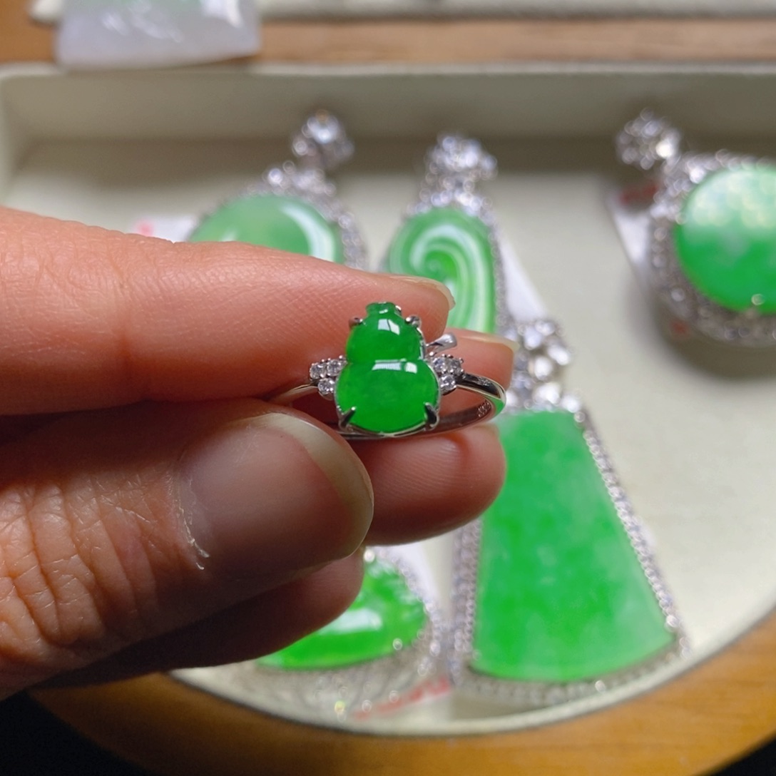 翡翠颈饰银S925镶嵌葫芦女戒