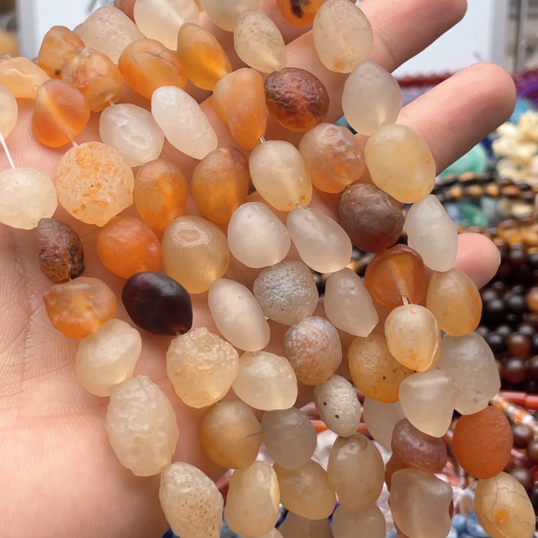 玛瑙/玉髓未镶嵌珠宝半成品一条装阿拉善玛瑙随行珠卡13mm左右