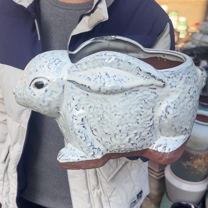 紫砂茶碗白兔一个瑕疵