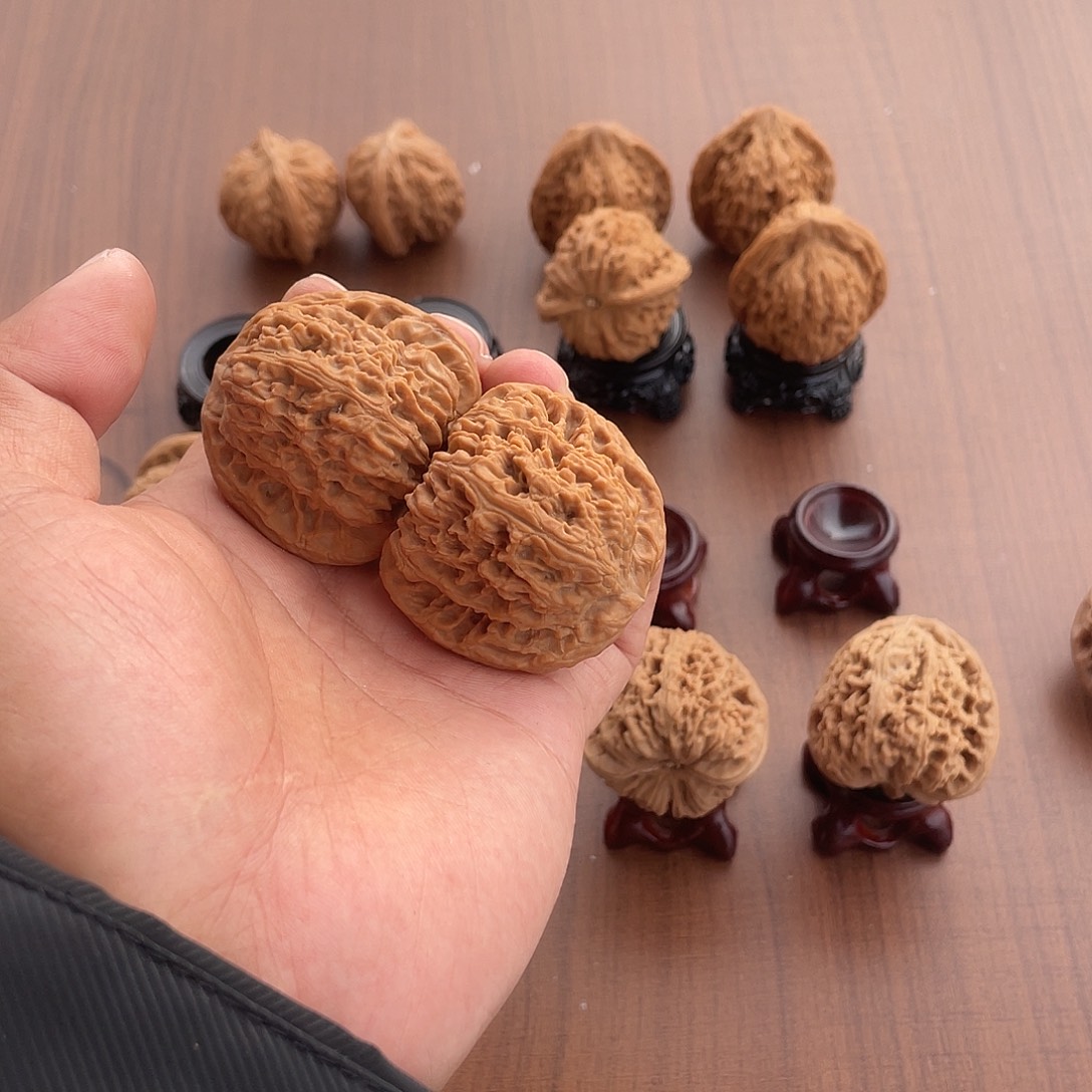 东***哥文玩核桃把件40 南疆石文玩核桃全品