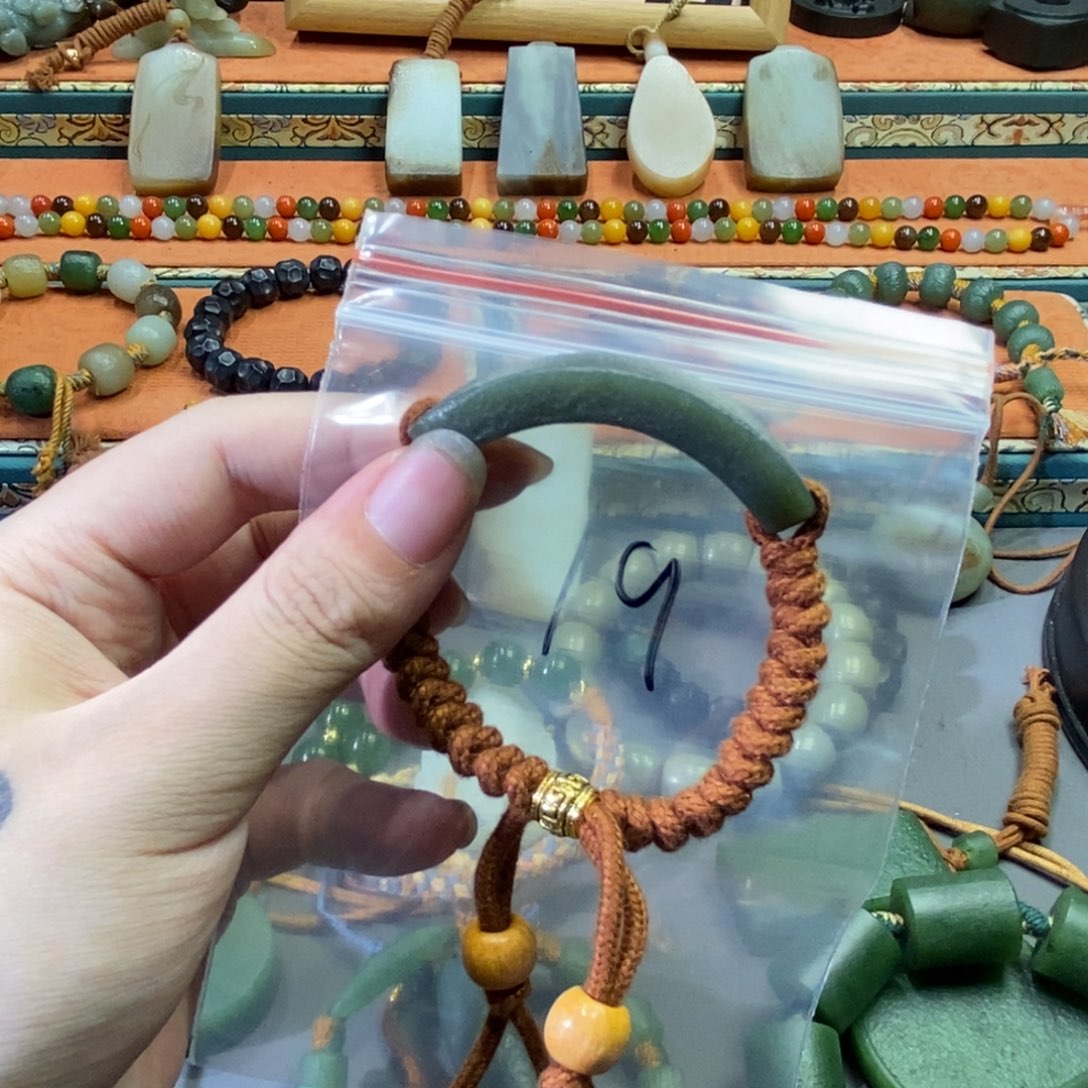 和田玉颈饰未镶嵌陈*