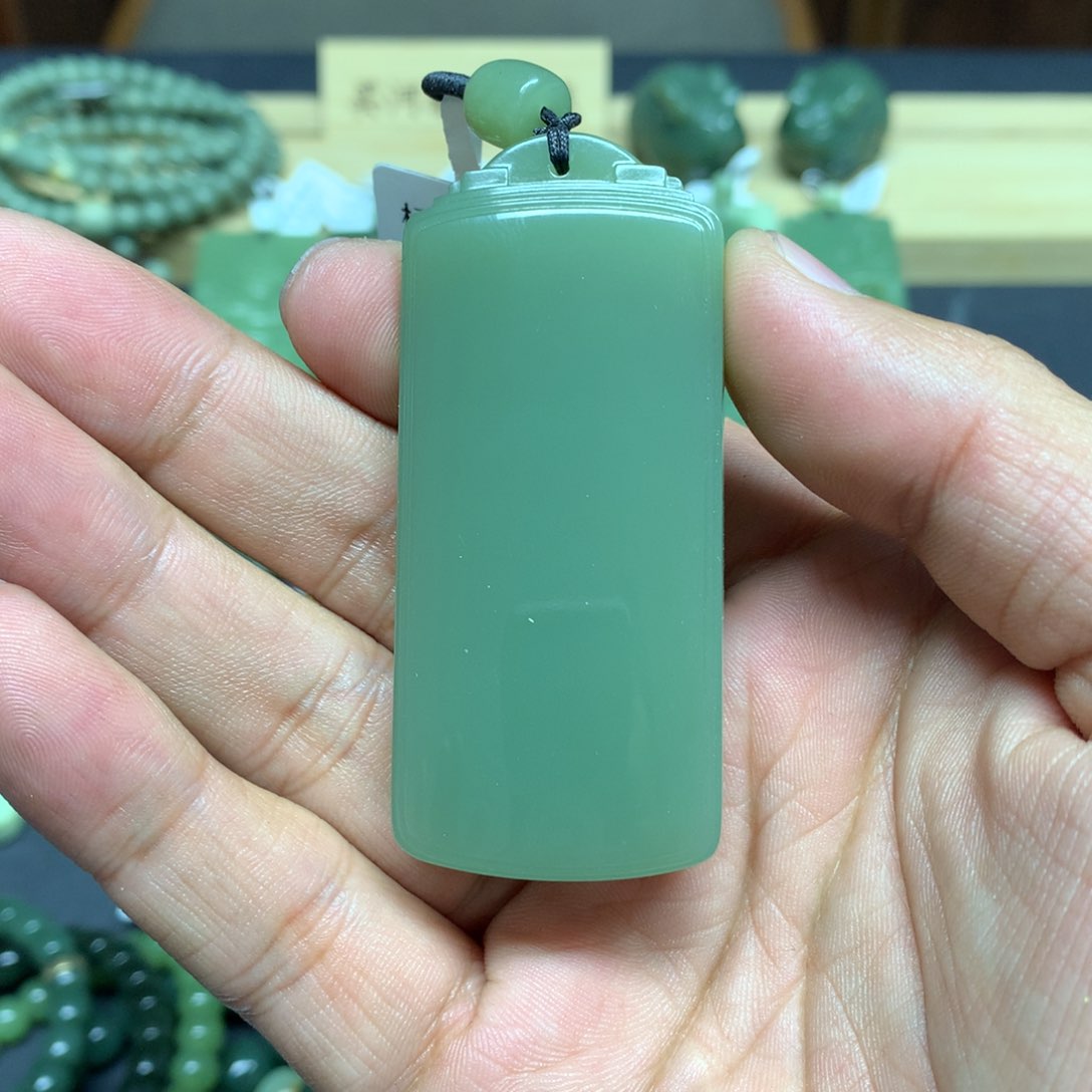 岫岩老玉（透闪石质玉）颈饰未镶嵌