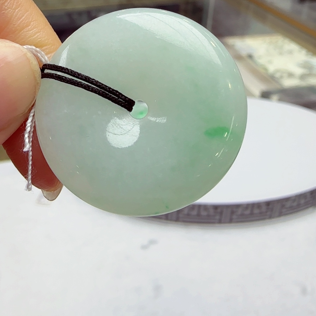 颈饰未镶嵌翡翠平安扣