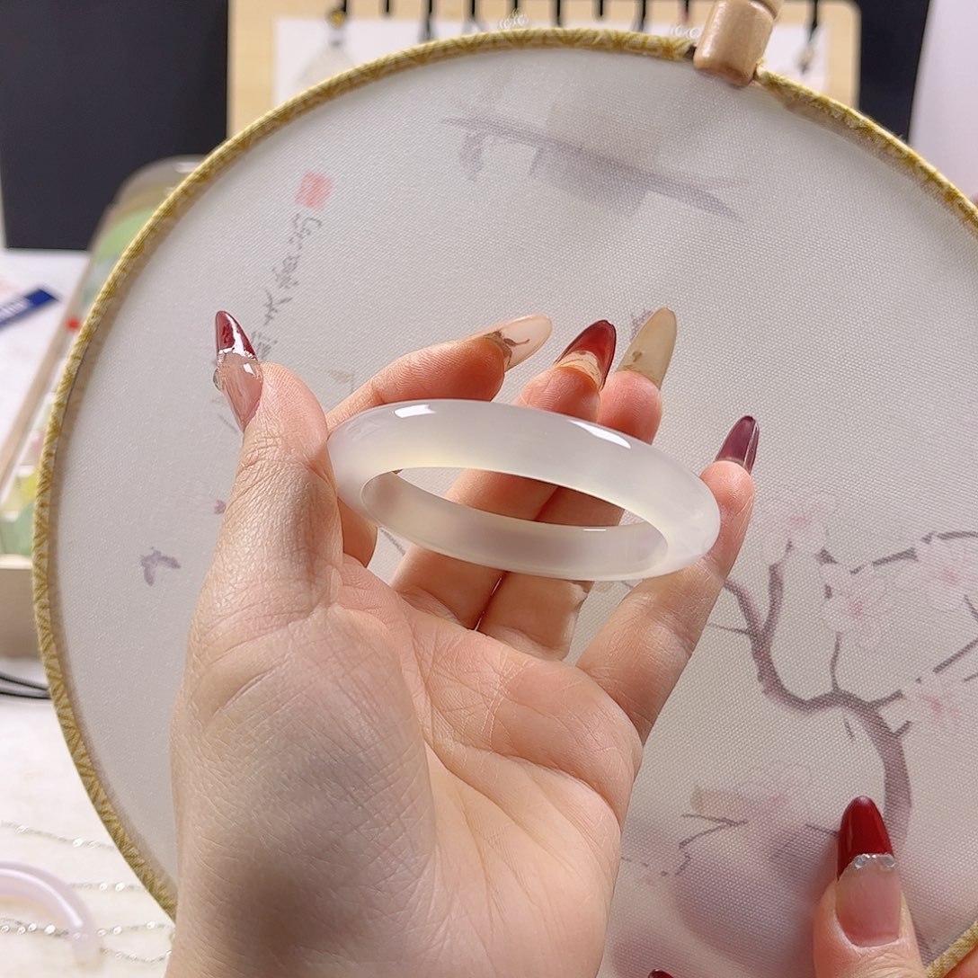 玛瑙/玉髓手镯未镶嵌E****.